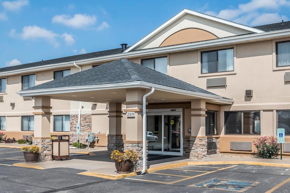 Quality - Iowa River Landing 2* Coralville
