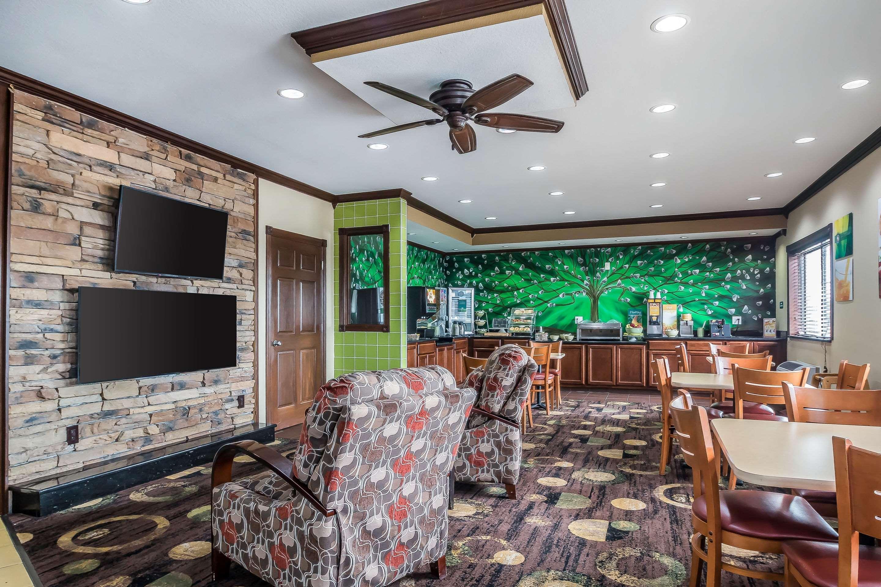 Quality - Iowa River Landing Hotel 2*